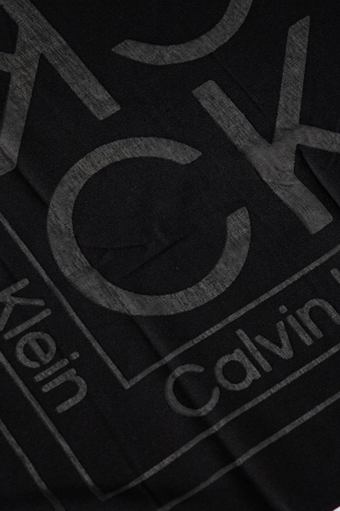 Šátek Calvin Klein K60K612977 černá SS25