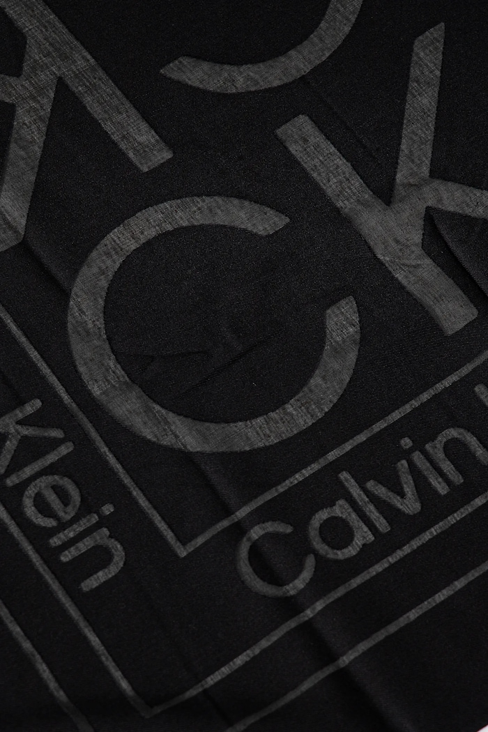 Šátek Calvin Klein K60K612977 černá SS25