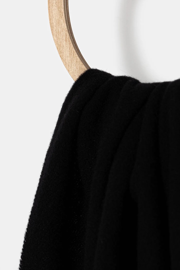 Шерстяной шарф Maison Kitsuné Bold Fox Head MM06201BT3004 чёрный SS25
