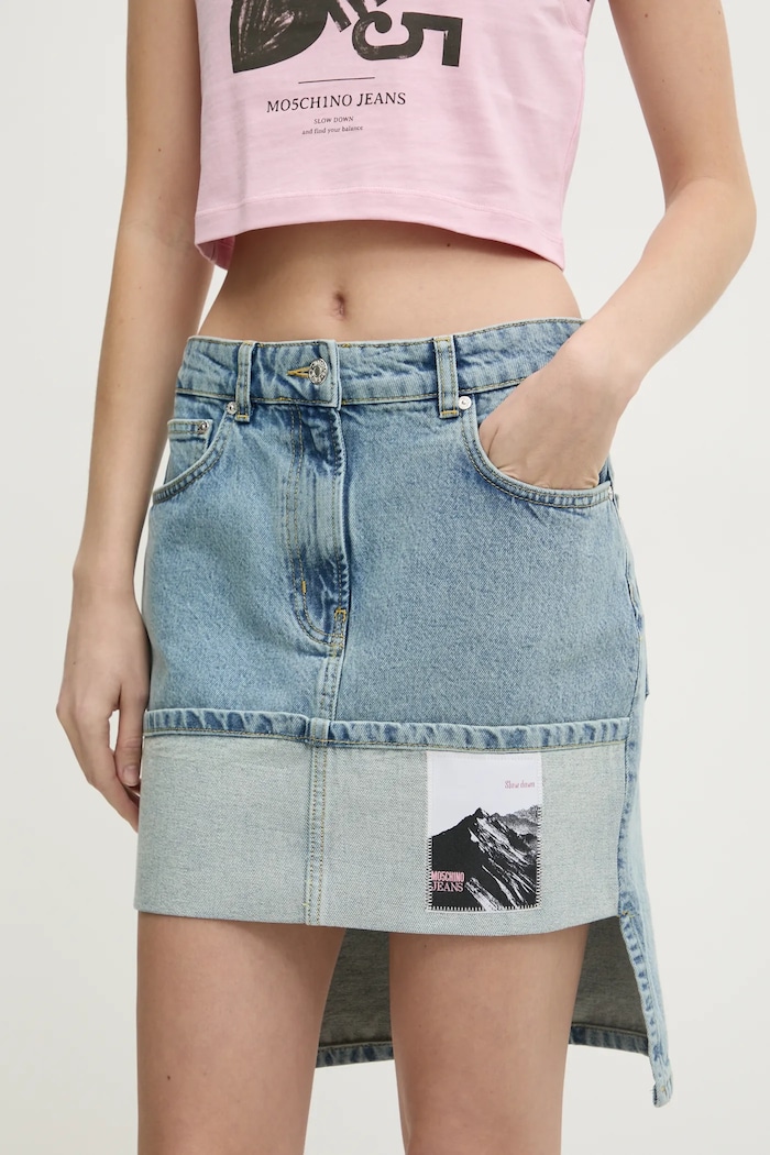 Džínová sukně Moschino Jeans nášivka modrá 0112.3217