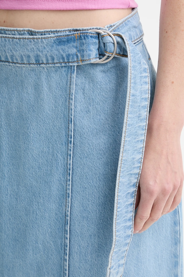 Levi's spódnica jeansowa COLUMN WRAP SKIRT niebieski 001VG