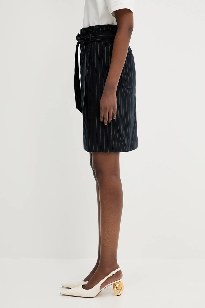 Спідниця з домішкою вовни Maison Kitsuné Paperbag Pleated OW01521WT3007 чорний SS25