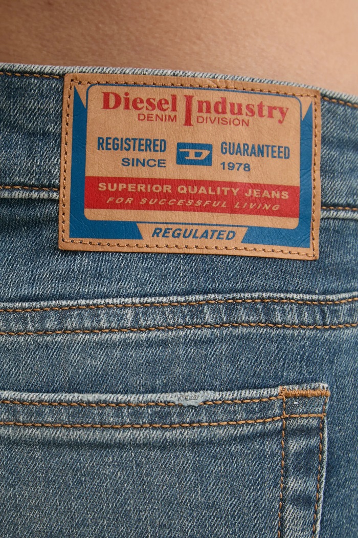 Diesel jeansy 1969 D-EBBEY L.32 TROUSERS A11003.0BMBT brązowy