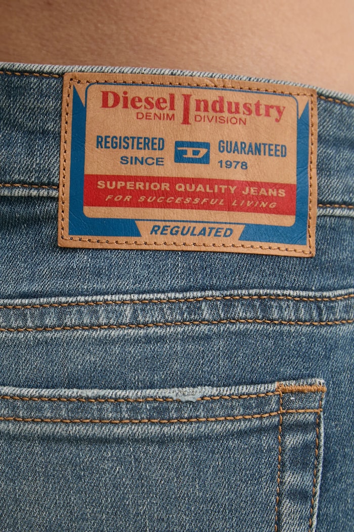 Diesel jeansy 1969 D-EBBEY L.32 TROUSERS A11003.0BMBT brązowy
