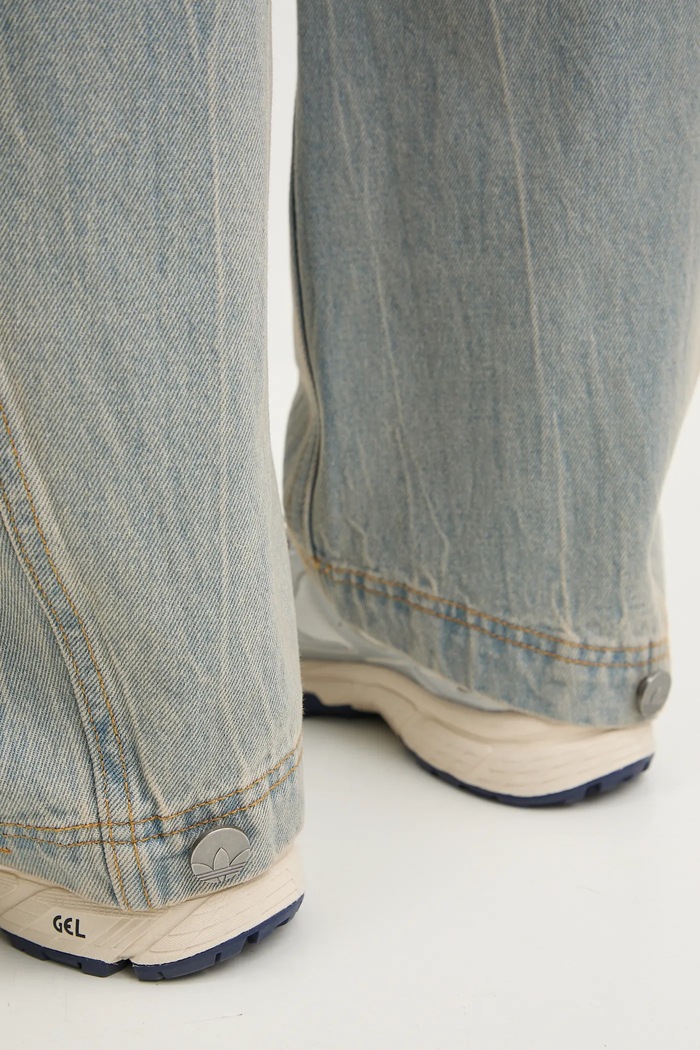 Bombažne kavbojke adidas Originals DENIM BN PANT modra JX9212