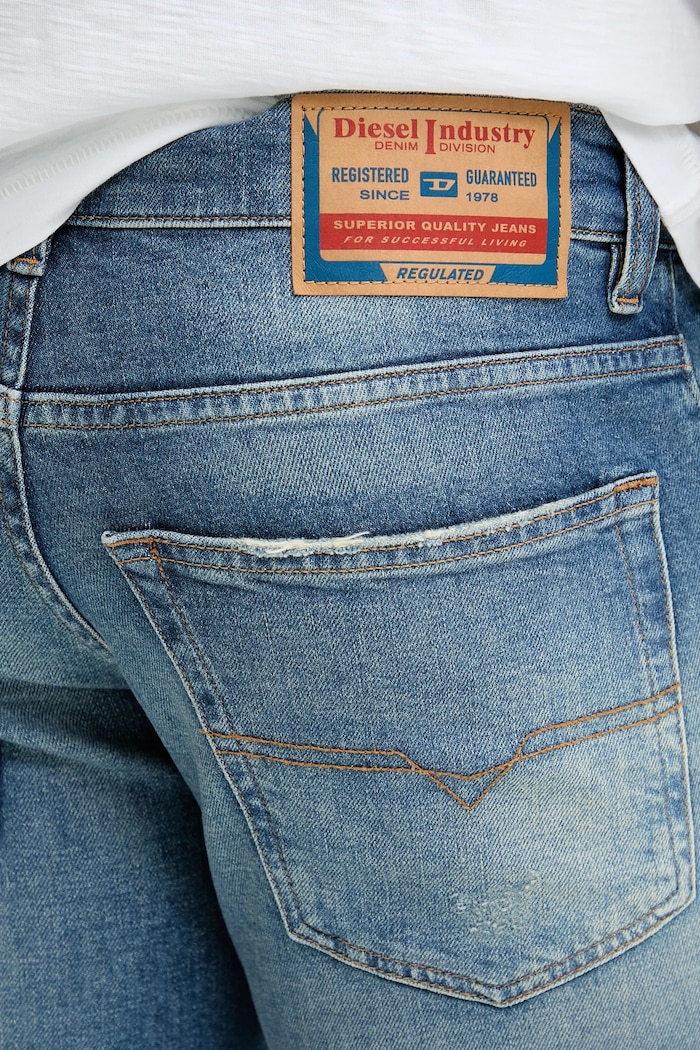 Τζιν παντελόνι Diesel 2023 D-FINITIVE L.32 TROUSERS μπλε A10229.0BMBY