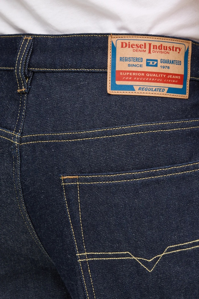 Diesel jeansy 2001 D-MACRO L.32 TROUSERS granatowy A11598.0GRDV
