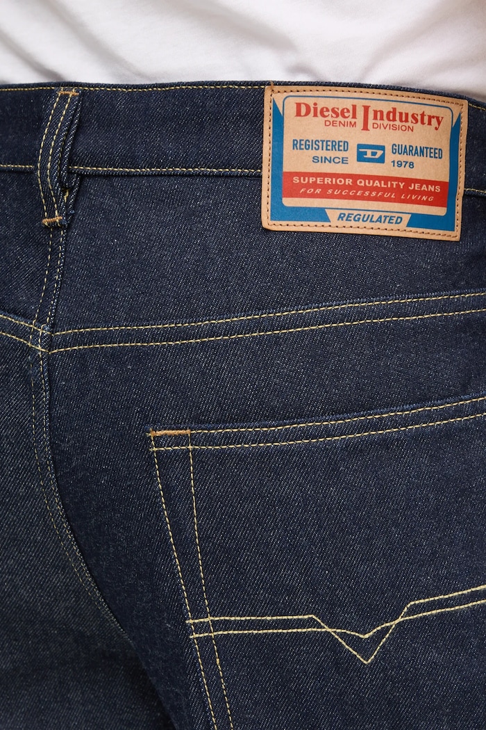 Diesel jeansy 2001 D-MACRO L.32 TROUSERS granatowy A11598.0GRDV