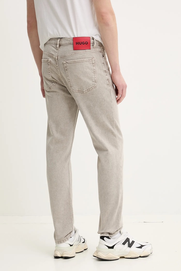 Džíny HUGO 50537690 šedá SS25