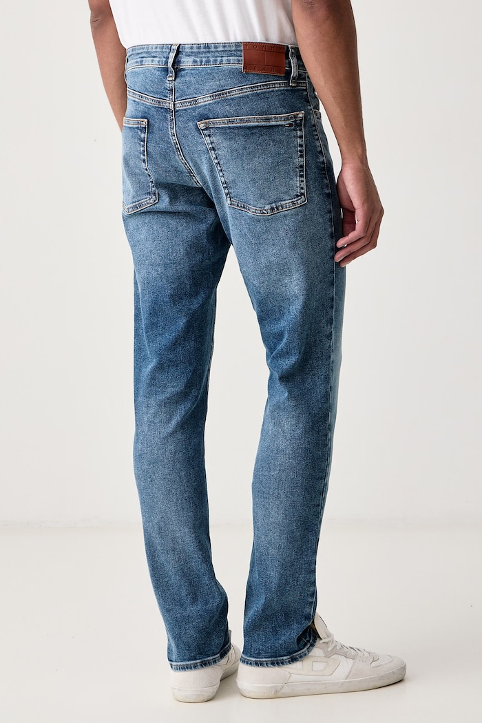 Odzież Tommy Jeans Jeansy DM0DM21378 niebieski