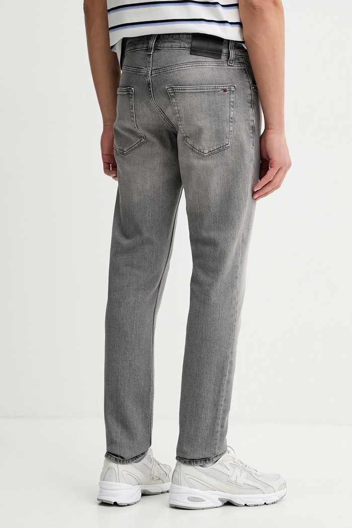 Oblačila Kavbojke Tommy Jeans DM0DM21379 siva