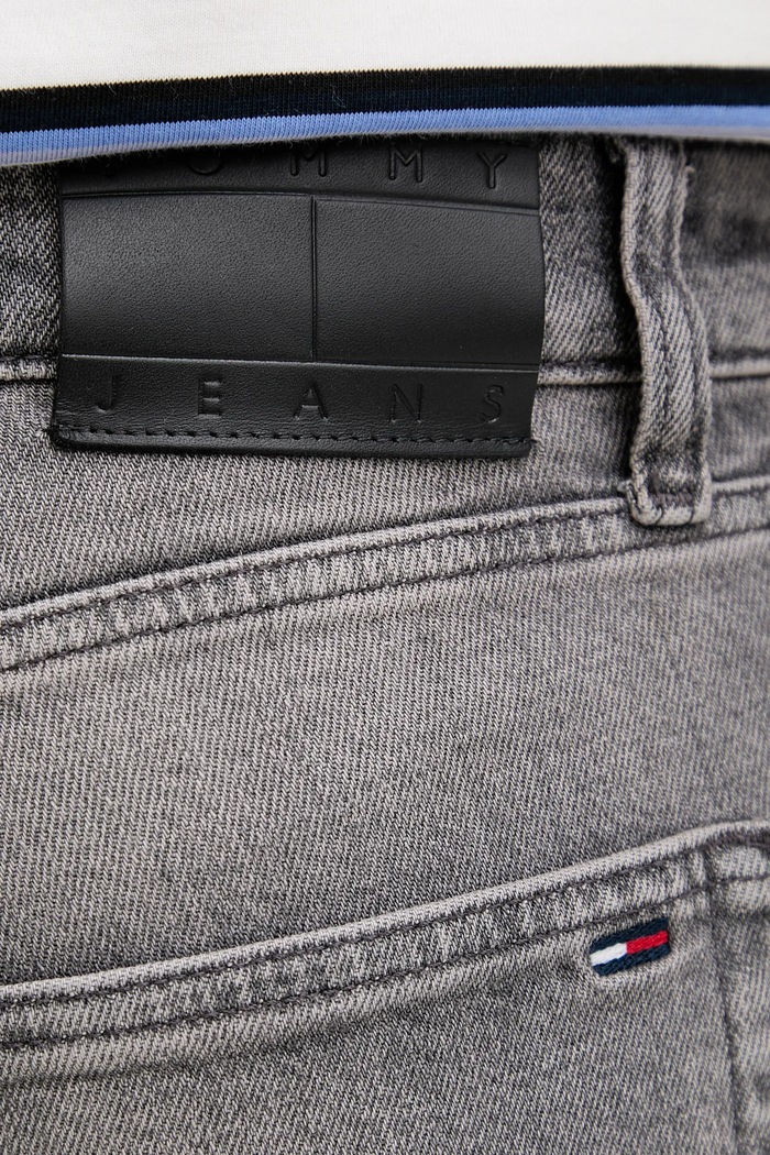 Kavbojke Tommy Jeans siva DM0DM21379