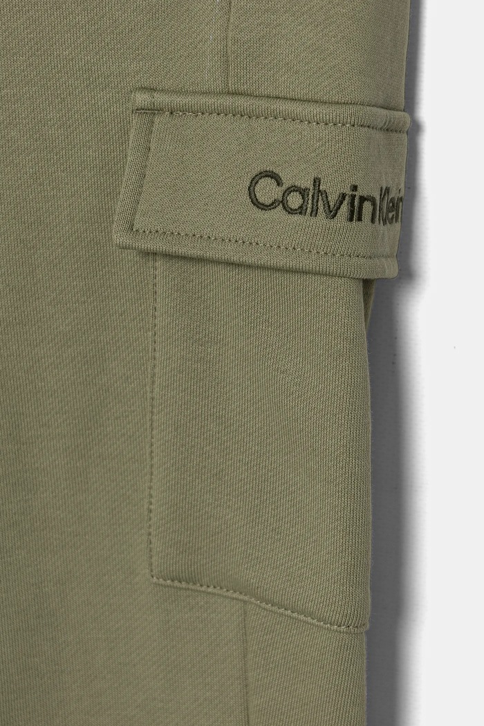 Fiú Calvin Klein Jeans gyerek pamut melegítőnadrág RELAXED TAPERED LEG CARGO IB0IB02409.PPYA zöld