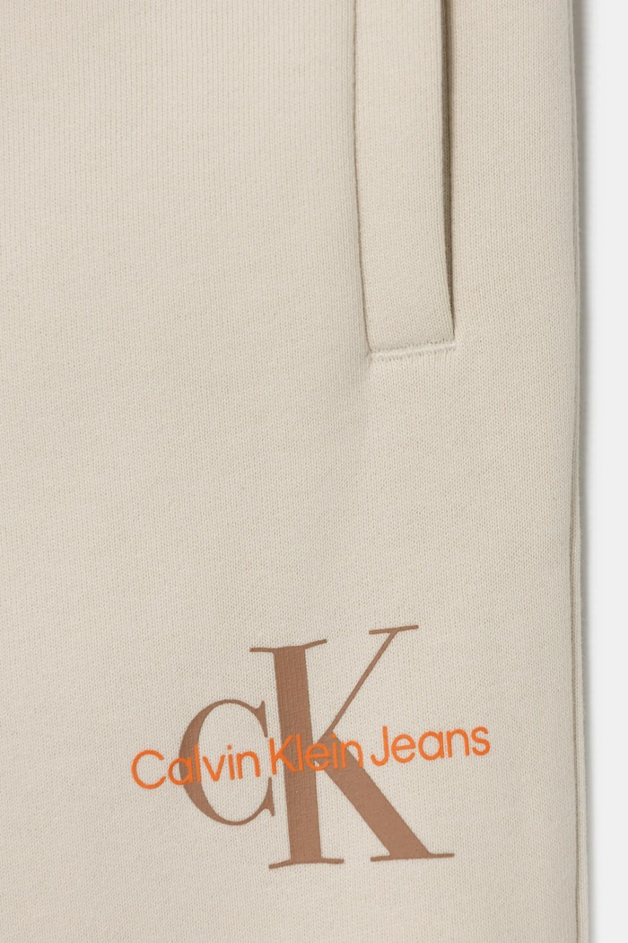 Chłopiec Calvin Klein Jeans spodnie dresowe bawełniane dziecięce IU0IU00285.PPYA beżowy