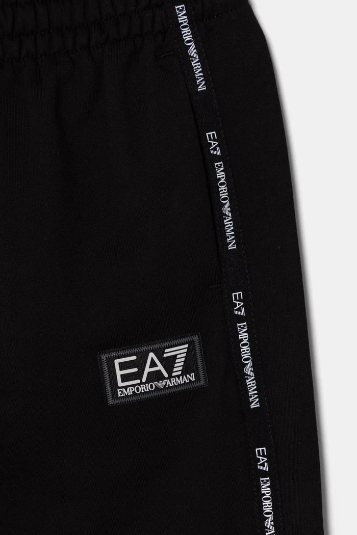 CHLAPEC Dětské bavlněné tepláky EA7 Emporio Armani 7B000058.AF10380 černá