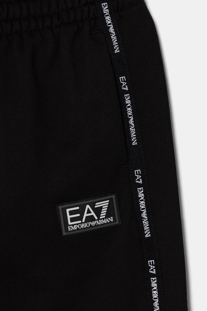 CHLAPEC Dětské bavlněné tepláky EA7 Emporio Armani 7B000058.AF10380 černá