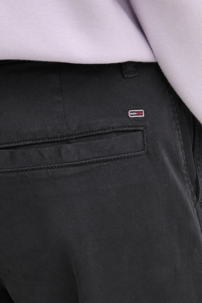 Hlače Tommy Jeans črna DW0DW20181
