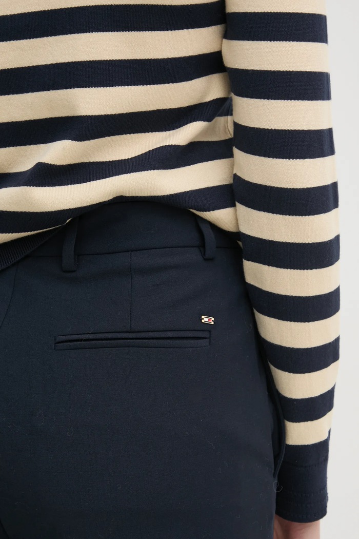 Tommy Hilfiger spodnie z domieszką wełny granatowy WW0WW44606