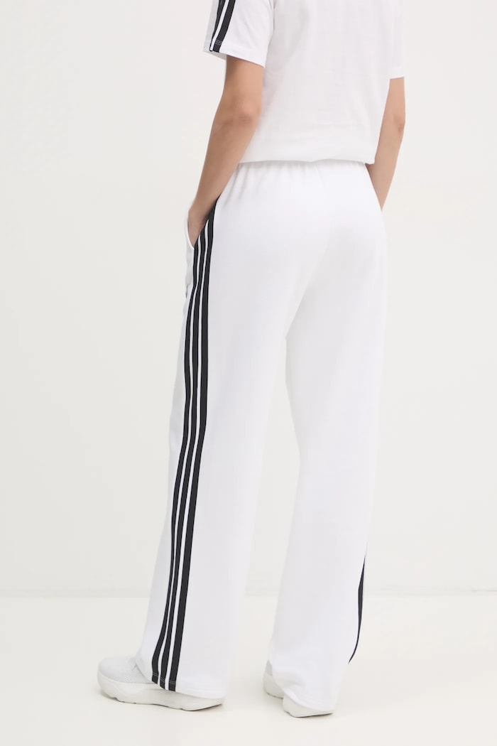 Îmbrăcăminte adidas pantaloni de trening Essentials JE1301 alb