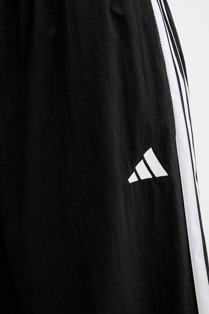 adidas spodnie dresowe Essentials JE1306 czarny