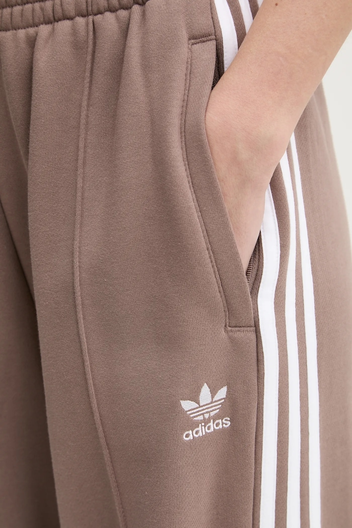 adidas Originals pantaloni 3-Stripes marrone JC5762