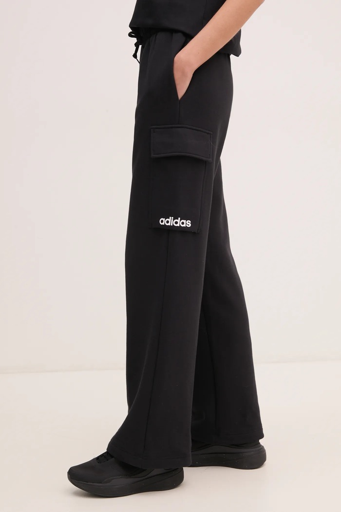 Tepláky adidas Essentials Linear čierna JC8312