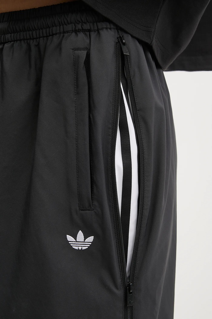 Tepláky adidas Originals WOVEN TP čierna JX9206