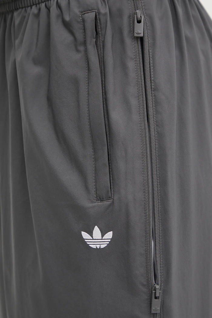 adidas Originals spodnie dresowe WOVEN TP JY8880 szary