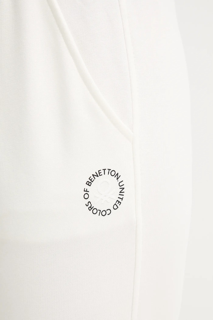 United Colors of Benetton spodnie dresowe biały 31NB3F04E