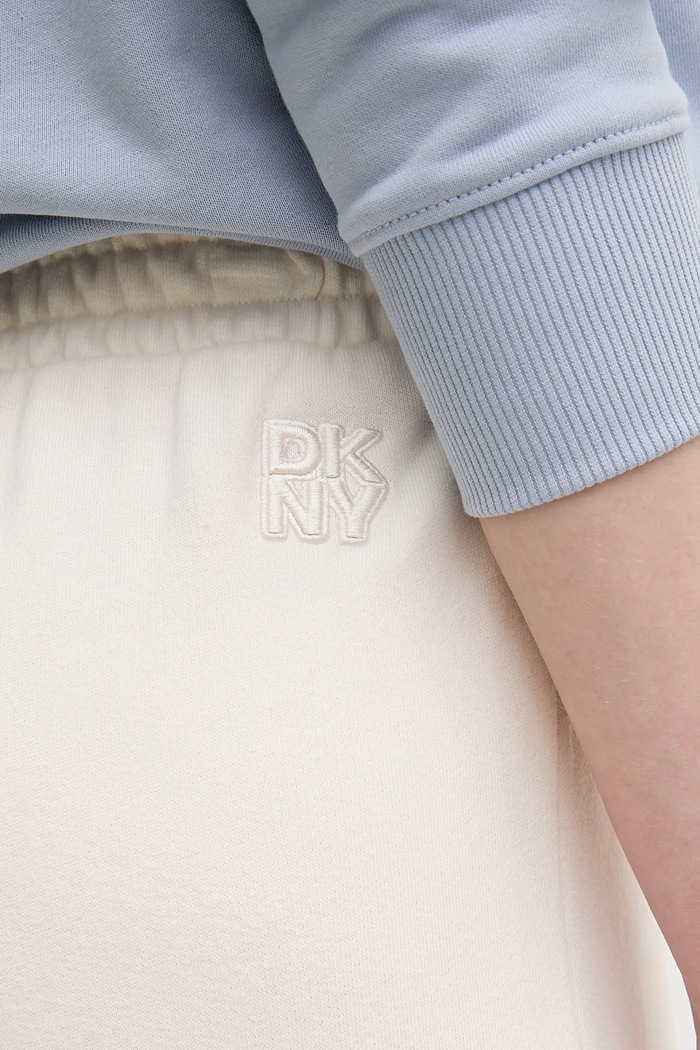Bavlnené tepláky Dkny béžová DJ5P3068