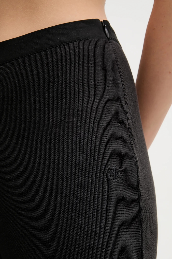Hlače Calvin Klein Jeans črna J20J225337