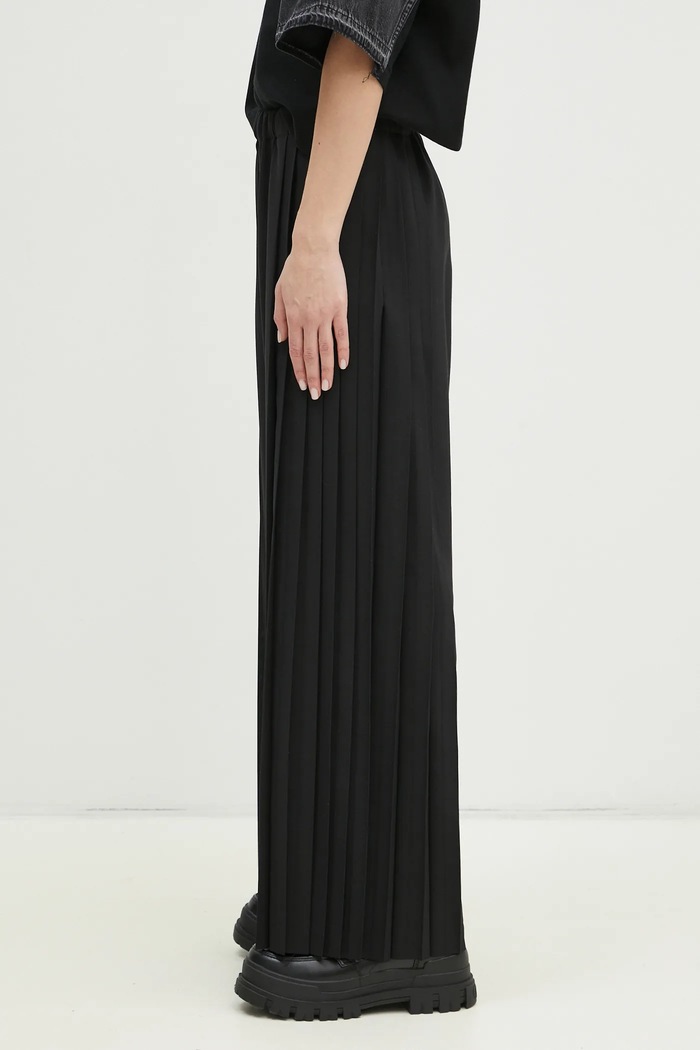 Hlače s primjesom vune Undercover Pants UP1E1501 crna SS25