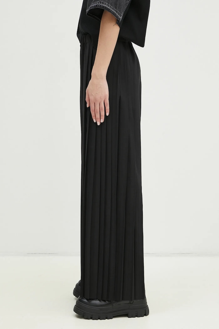 Hlače s primjesom vune Undercover Pants UP1E1501 crna SS25