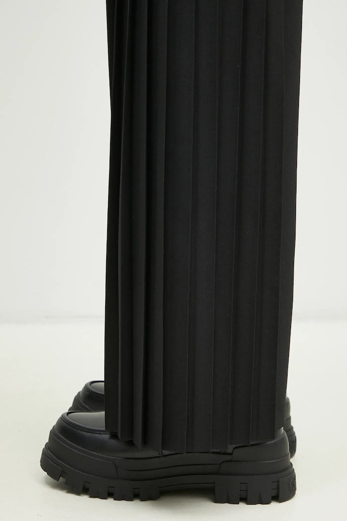 Hlače s primjesom vune Undercover Pants crna UP1E1501