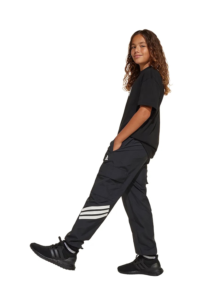 Detské tepláky adidas JJ4780