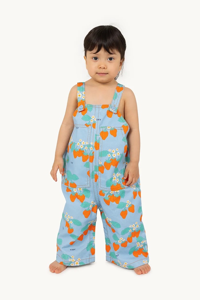 Tinycottons ogrodniczki niemowlęce BABY STRAWBERRIES DUNGAREE nadruk niebieski SS25.220