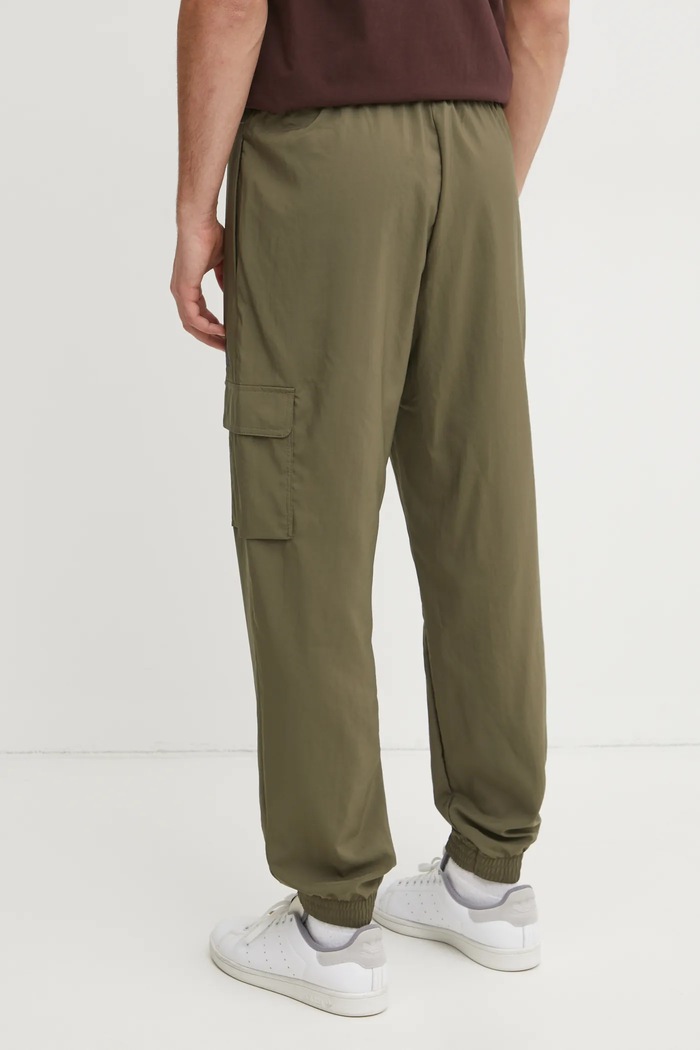 Îmbrăcăminte adidas pantaloni Essential JD1824 verde