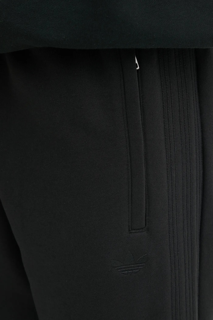 Bavlněné tepláky adidas Originals Essential JC9575 černá
