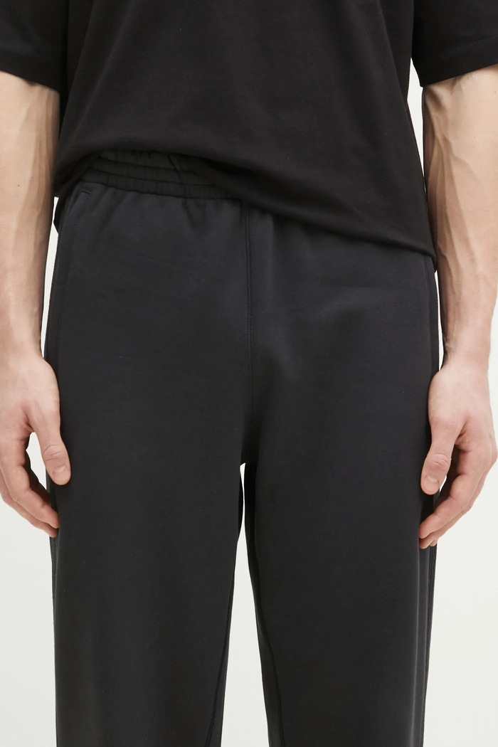 adidas Originals spodnie dresowe Essential czarny JC9576