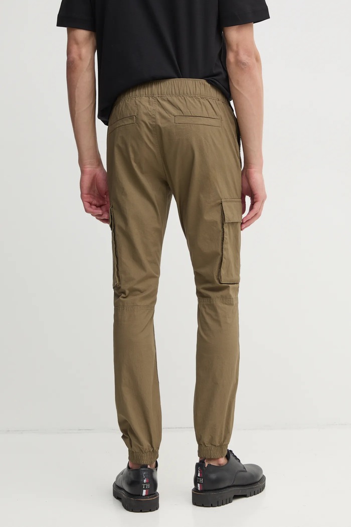 Oblečenie Nohavice Calvin Klein Jeans J30J327614 zelená