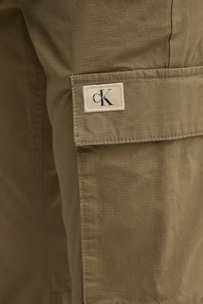 Nohavice Calvin Klein Jeans zelená J30J327614