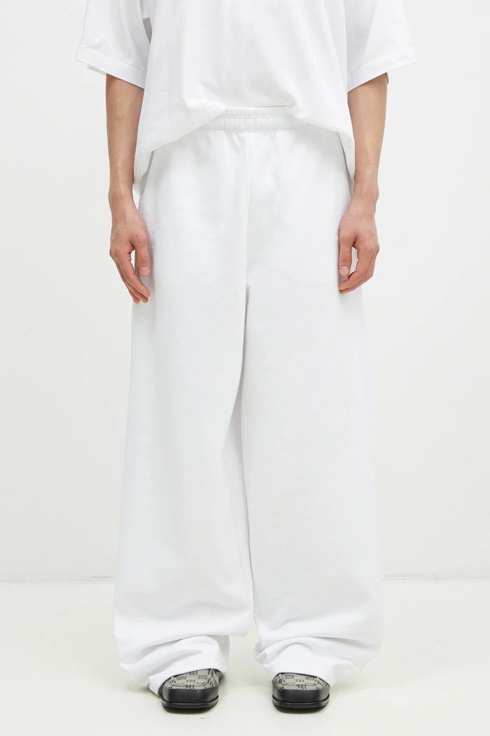 VETEMENTS spodnie dresowe Embroidered Logo dzianina biały UA66SP630W