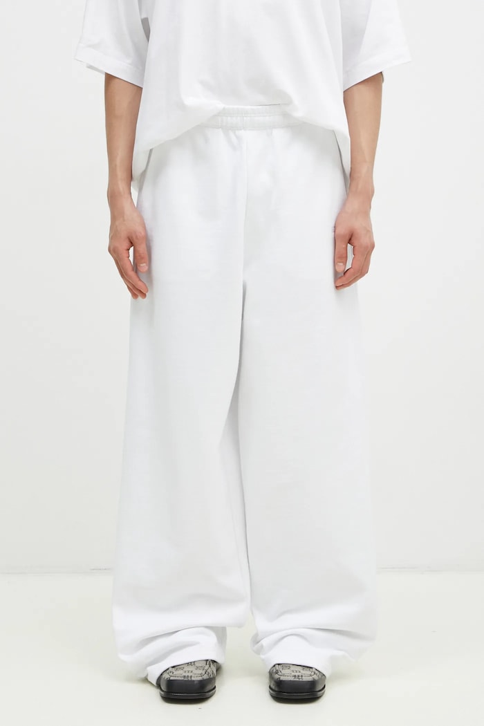 VETEMENTS spodnie dresowe Embroidered Logo dzianina biały UA66SP630W