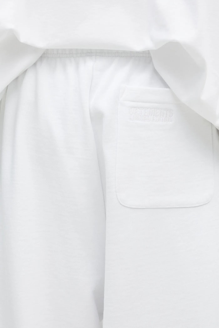 VETEMENTS spodnie dresowe Embroidered Logo biały UA66SP630W
