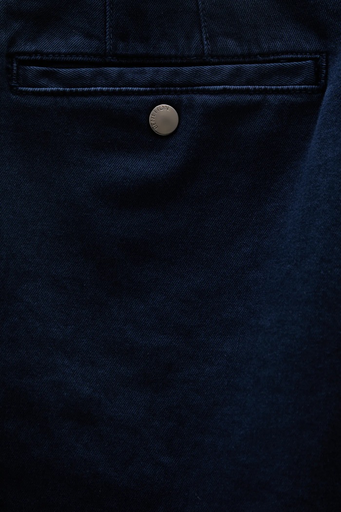 United Colors of Benetton spodnie chinos męskie bawełniane z elastanem granatowy 4Q60UF05G