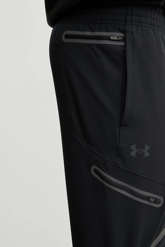 Under Armour spodnie dresowe Unstoppable czarny 1390256