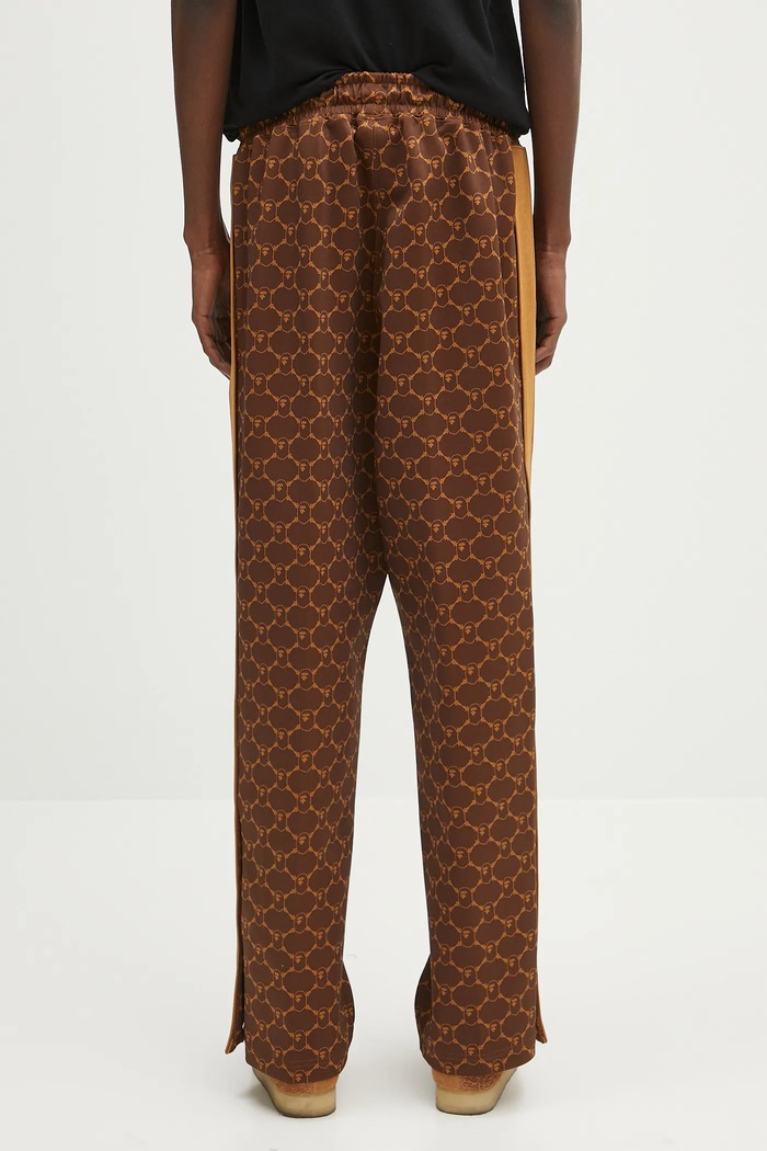 Ρούχα Παντελόνι φόρμας A Bathing Ape College Monogram Relaxed Fit 1L30152311 καφέ