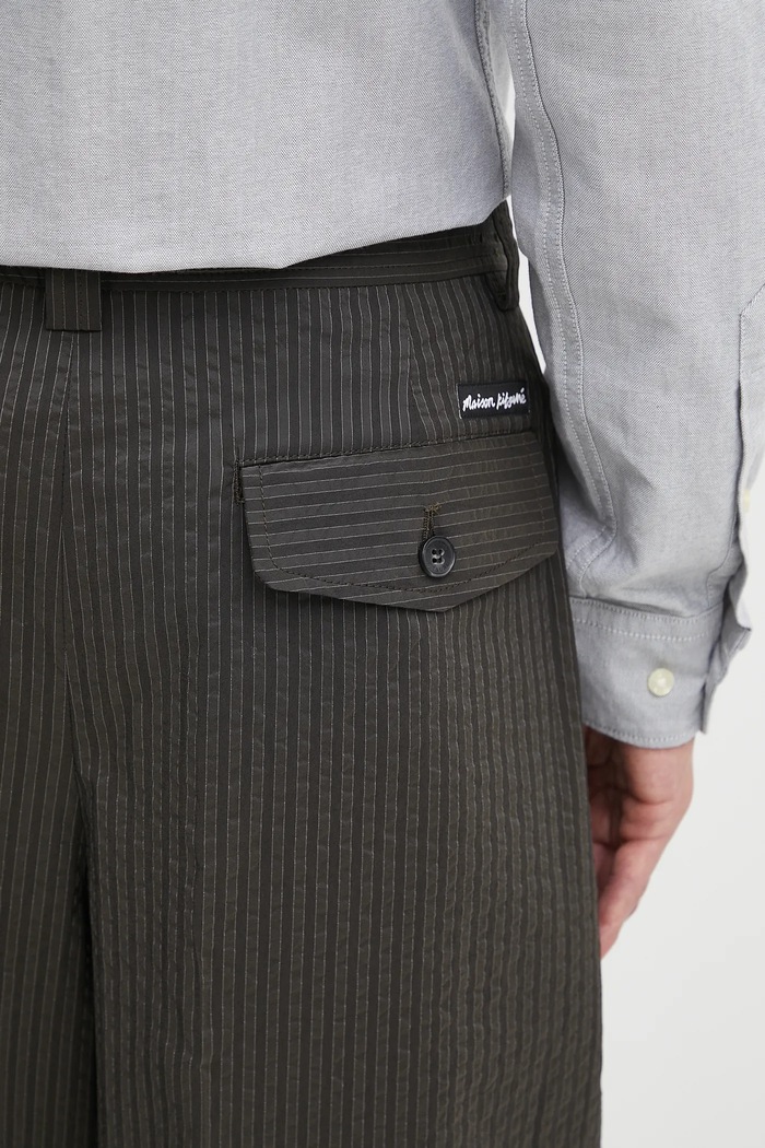 Брюки Maison Kitsuné Relaxed Pleated зелёный OM01112WC5032