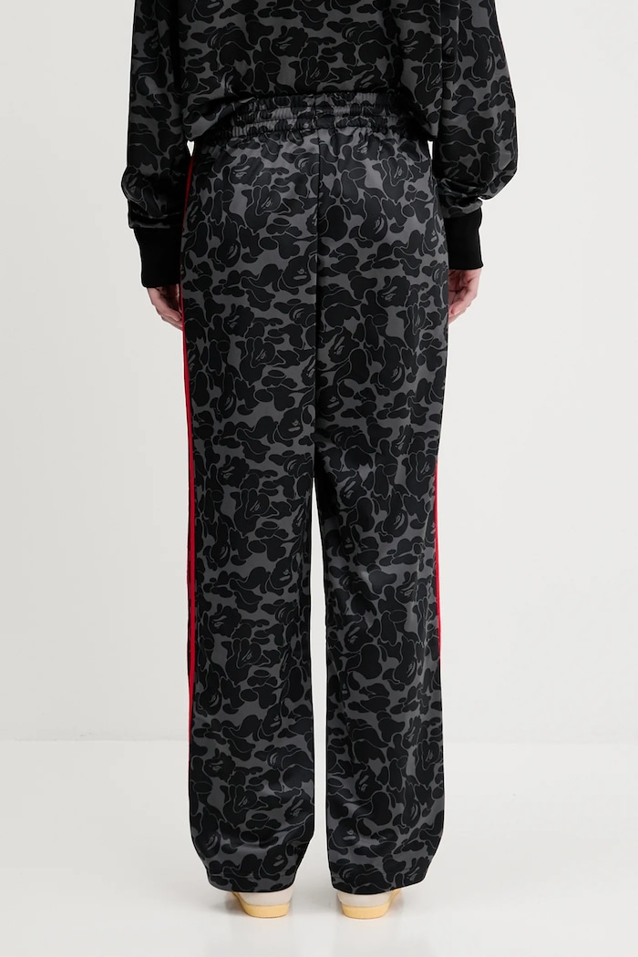 adidas Originals x BAPE SSTR PACK spodnie dresowe JN7125
