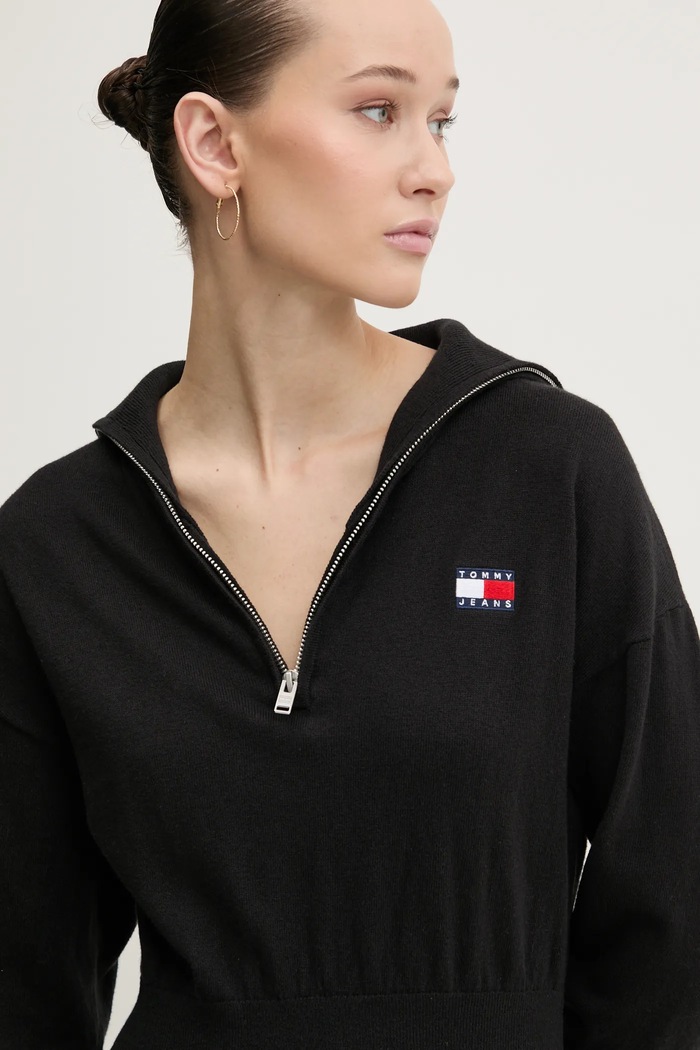 Tommy Jeans sukienka z domieszką wełny czarny DW0DW19480
